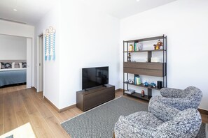 Zimmersafe, Verdunkelungsvorhänge, Bügeleisen/Bügelbrett