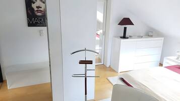 Bügeleisen/Bügelbrett, WLAN, Bettwäsche