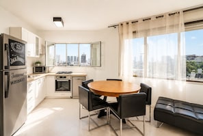 Coffee/tea maker, fridge, microwave, oven - MAMAD Duplex & Panoramic Terrace near Beach | FeelHome (Tel Aviv - Jaffa)