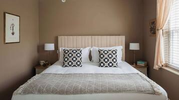 4 bedrooms, iron/ironing board, travel crib, WiFi (free)