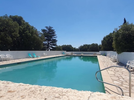Pool. L'Oustau La Catounière - charming Provencal cottage with sea view