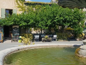 Property grounds - L'Oustau La Catounière - charming Provencal cottage with sea view (Mons)