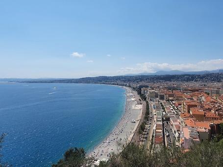Beach. L'Oustau La Catounière - charming Provencal cottage with sea view