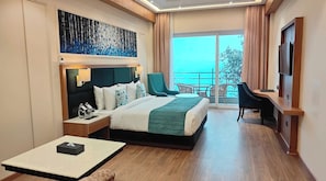 Deluxe Double Room, Air conditioning | Hypo-allergenic bedding, desk, soundproofing, free WiFi - Hotel Vinayak  (Varanasi)