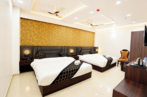 Family Double Room, Air conditioning | Hypo-allergenic bedding, desk, soundproofing, free WiFi - Hotel Vinayak  (Varanasi)