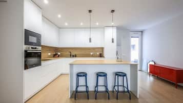 Refrigerador, microondas, horno, placa de cocina