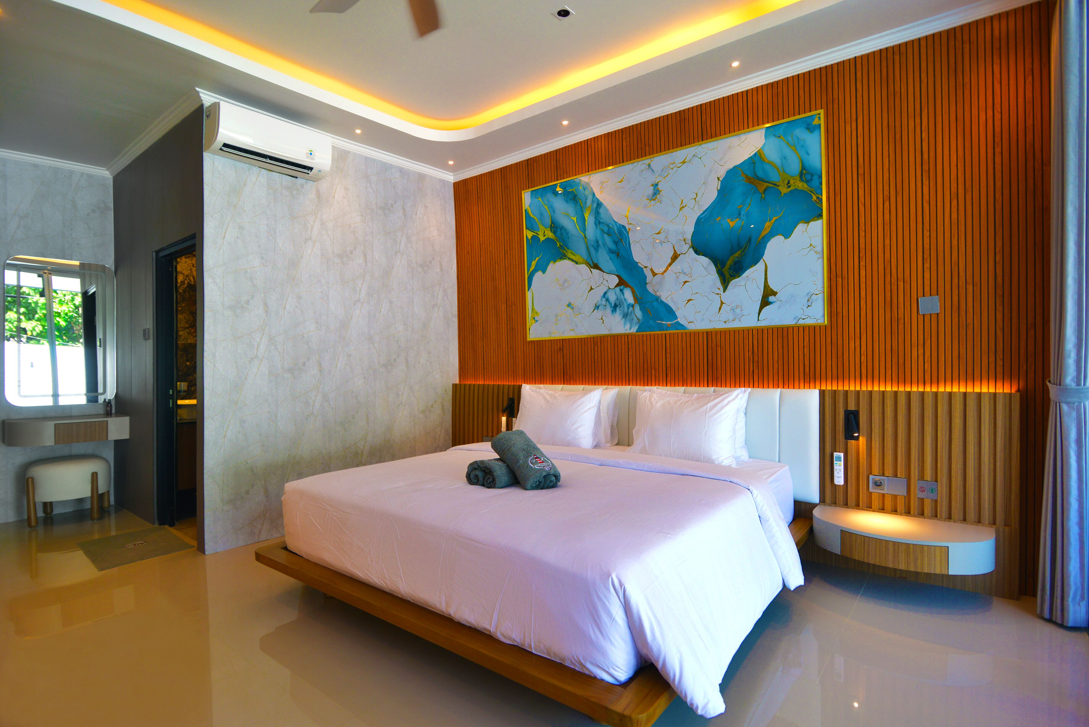 King Room | Premium bedding, Select Comfort beds, free minibar items, in-room safe
