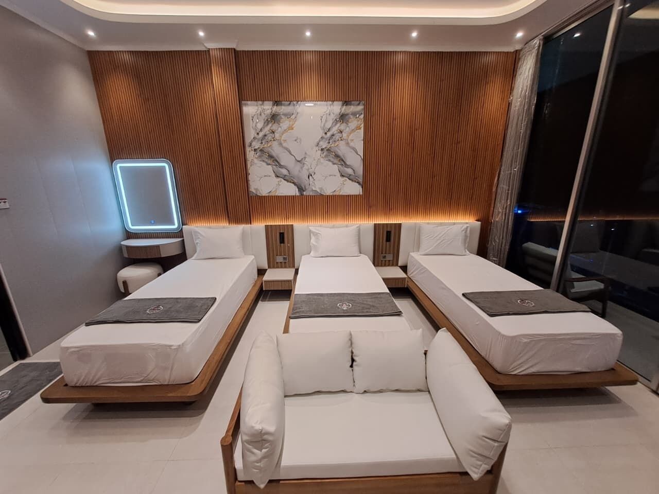 Deluxe Room, 3 Single Beds, Hill View | Spa