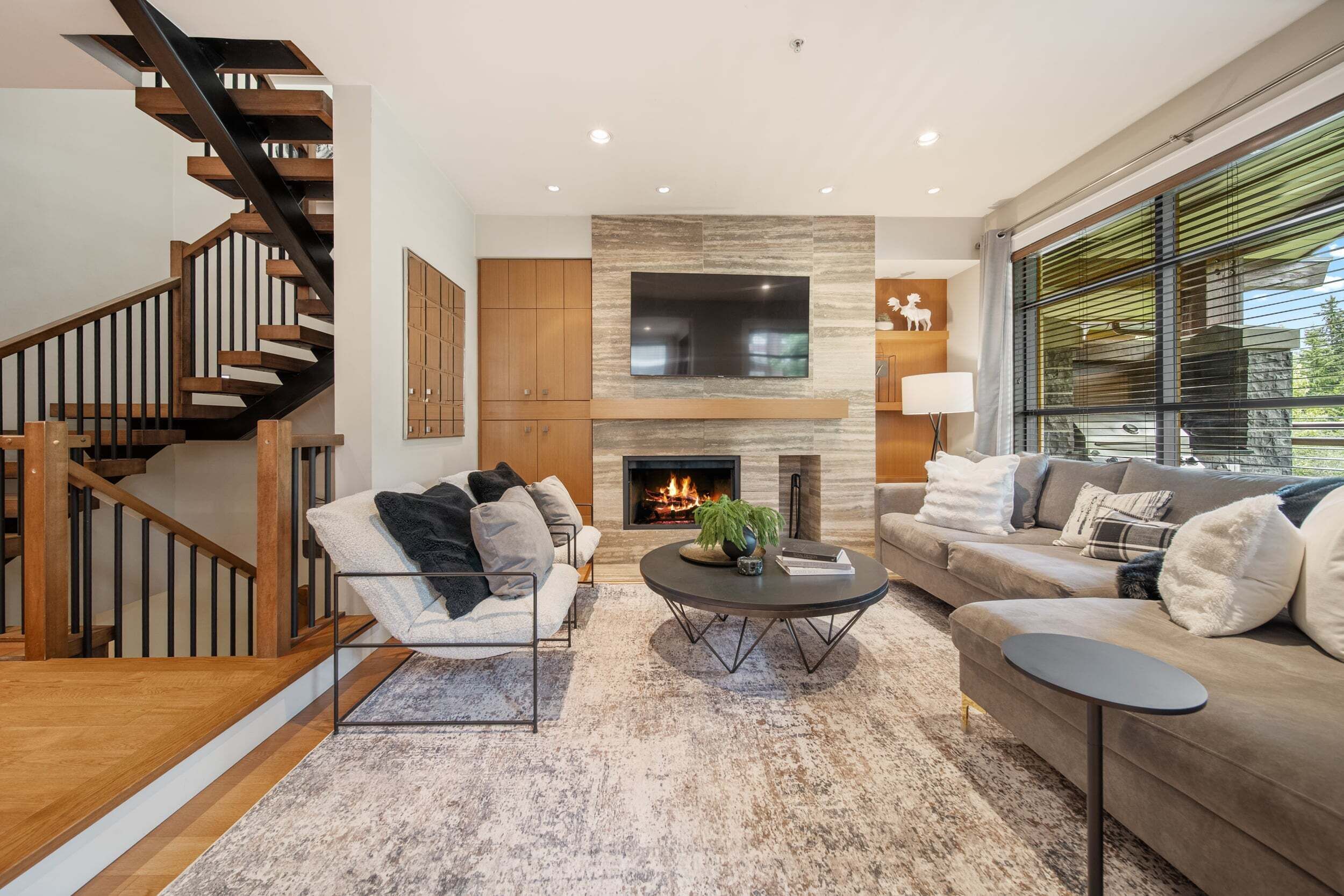 Smart TV, fireplace, stereo