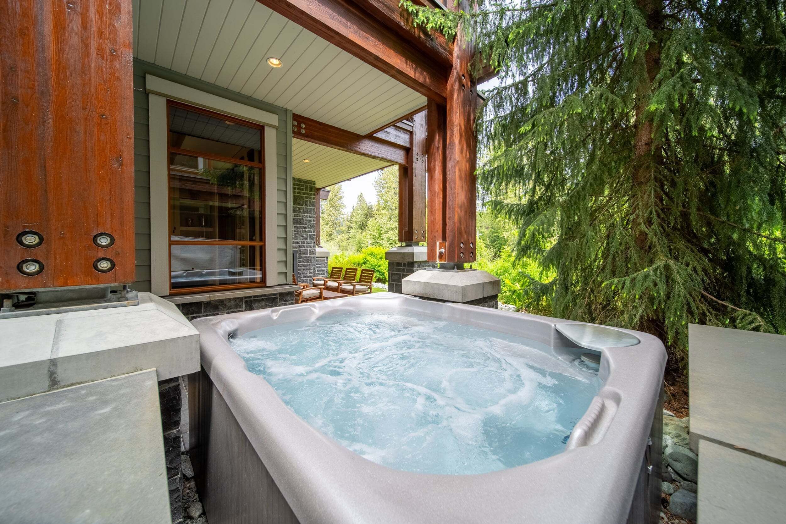 Outdoor spa tub