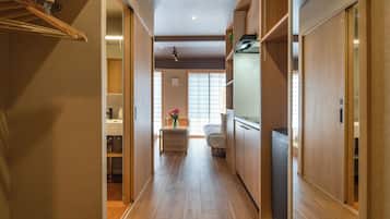 Apartamento em estilo japonês, sacada, vista para a cidade | Parte interna