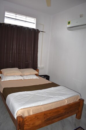 Room - Sapthasiri Holidya Homes - Nandanavana (AC) (Mysuru)