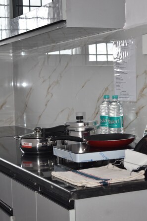 Private kitchen - Sapthasiri Holidya Homes - Nandanavana (AC) (Mysuru)