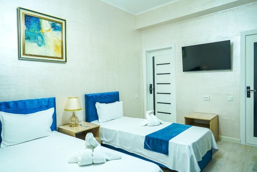 Habitación triple Confort, vista al canal | Wifi gratis 