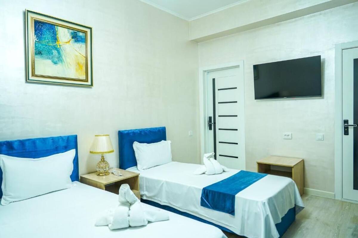 Comfort Triple Room, Canal View | Free WiFi