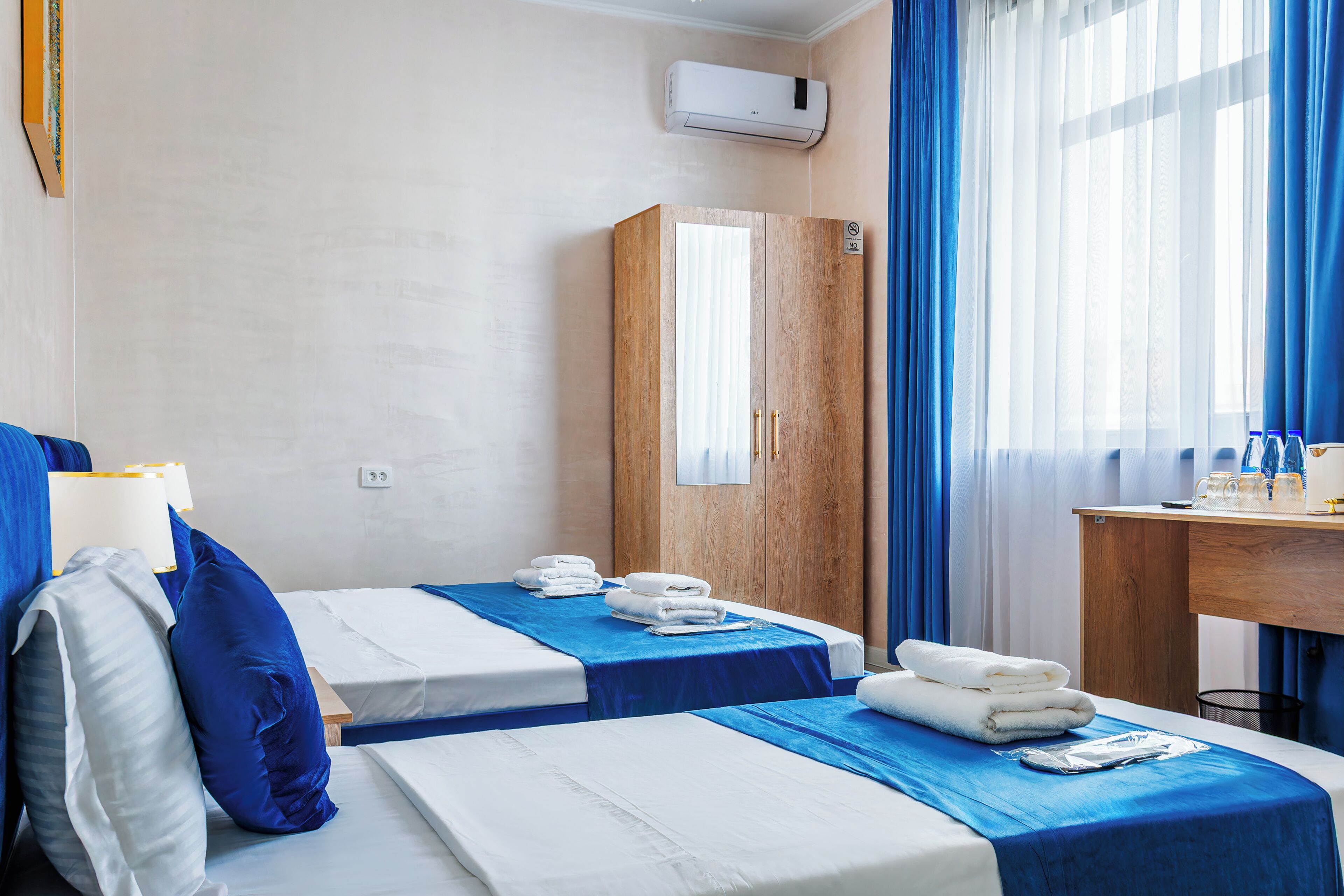 Comfort Triple Room, Canal View | Free WiFi