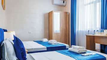 Comfort Triple Room, Canal View | Free WiFi
