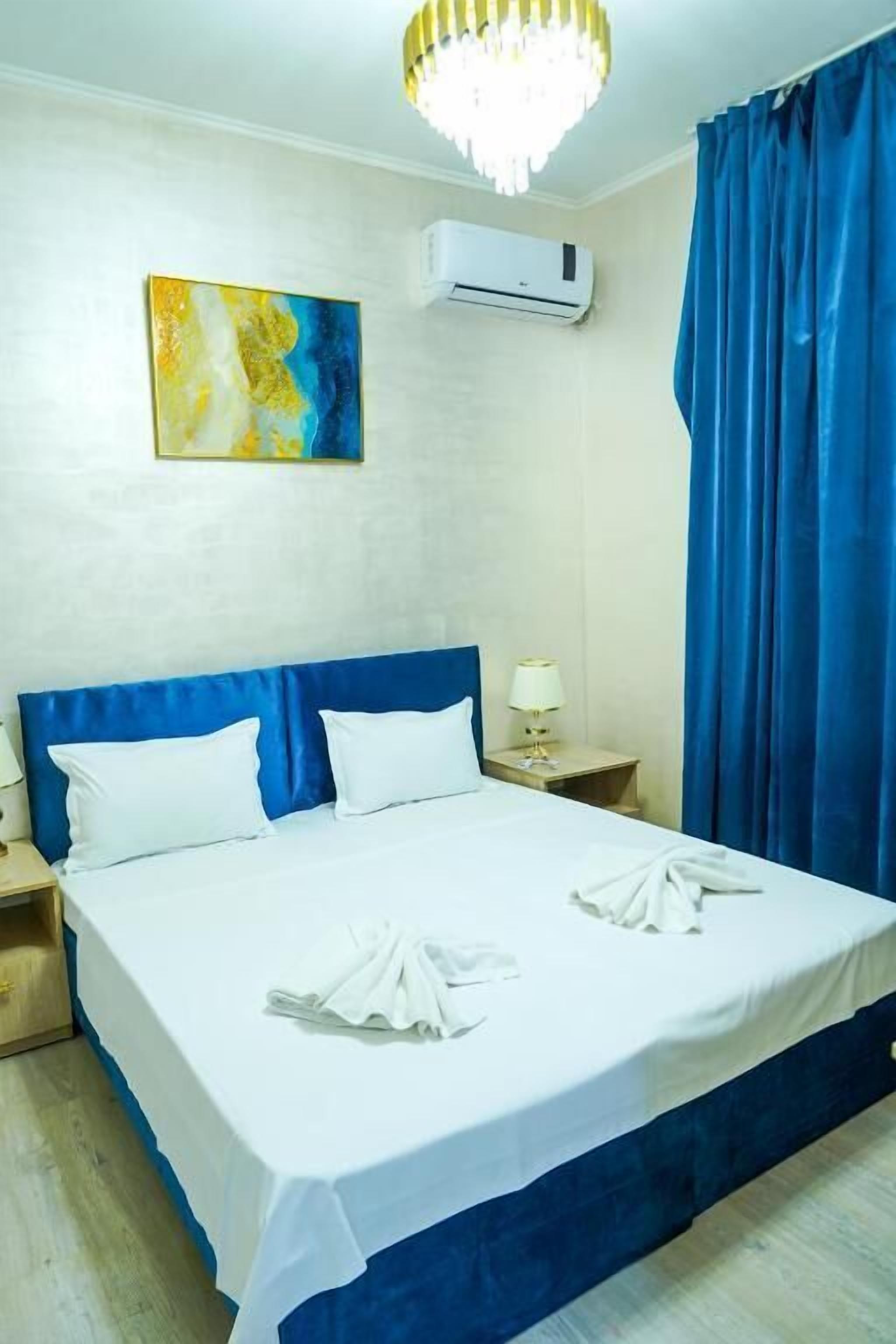 Habitación con 1 cama matrimonial o 2 individuales, vista a la ciudad | Wifi gratis 