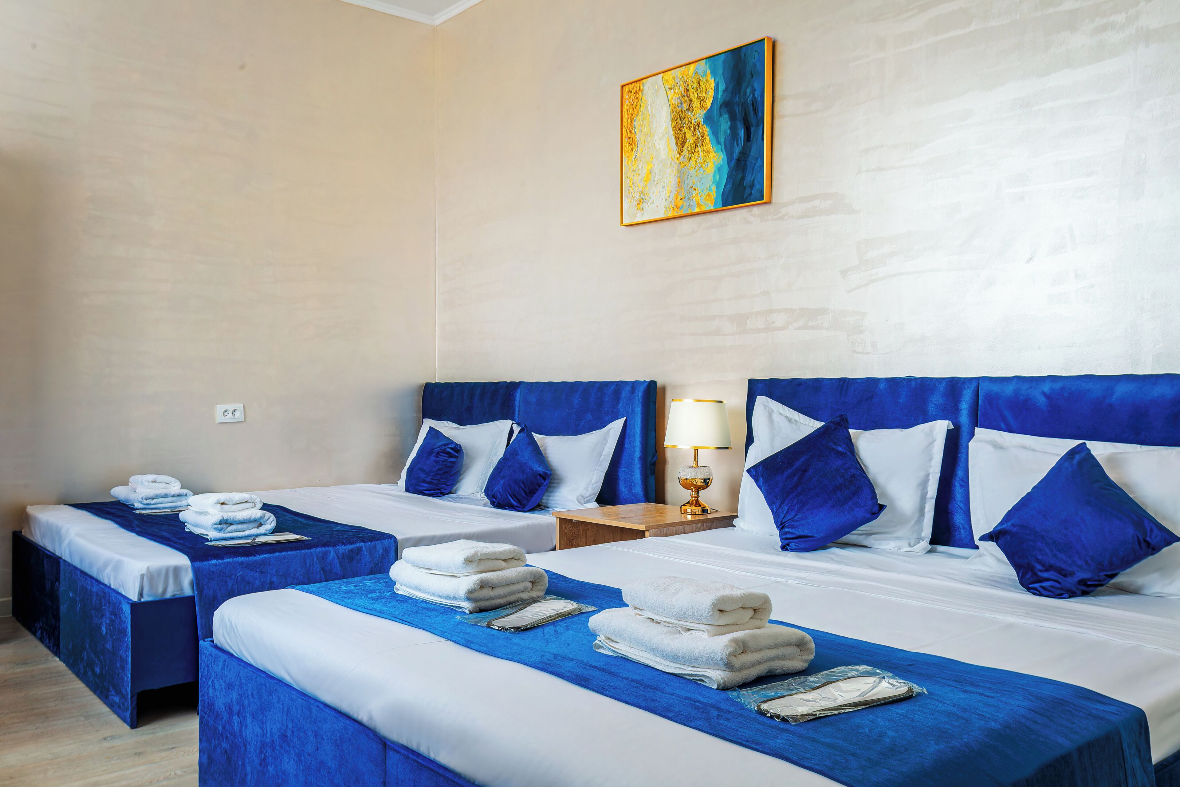 Family Room, City View | Pillowtop beds, WiFi (free), bed sheets
