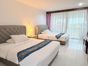 Standard Double or Twin Room, Balcony, Garden View | Desk, laptop workspace, free WiFi - NJ INTHAI HOTEL (Tambon Khlong Nung)