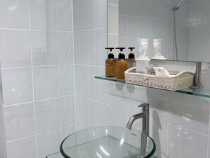 Standard Double or Twin Room, Balcony, Garden View | Bathroom | Free toiletries, hair dryer, slippers, towels - NJ INTHAI HOTEL (Khlong Luang)