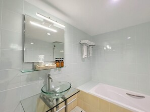 Standard Double or Twin Room, Balcony, Garden View | Bathroom | Free toiletries, hair dryer, slippers, towels - NJ INTHAI HOTEL (Tambon Khlong Nung)