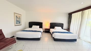 Habitación estándar con 1 cama matrimonial o 2 individuales, balcón, vista al jardín | Escritorio, espacio para trabajar con laptop y wifi gratis