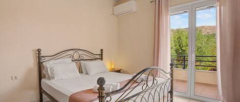 2 habitaciones, tabla de planchar con plancha, wifi y ropa de cama