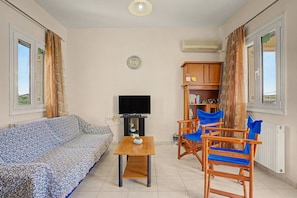 TV - Apartment 'Dimitra Family' with Mountain View, Wi-Fi and Air Conditioning (Zakros)
