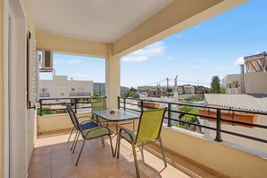 Outdoor dining - Apartment 'Dimitra Family' with Mountain View, Wi-Fi and Air Conditioning (Zakros)