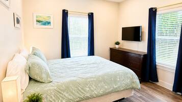 3 bedrooms, iron/ironing board, WiFi (free), bed sheets