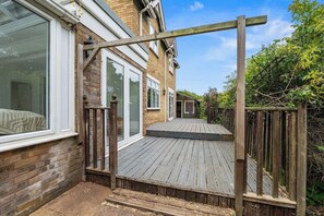 Terrace/patio - The Thorney Retreat: Peterborough (Thorney)
