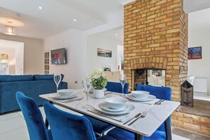 Dining - The Thorney Retreat: Peterborough (Thorney)