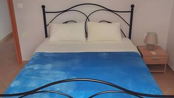 Ferros/tábuas de passar roupa, Wi-Fi, roupa de cama