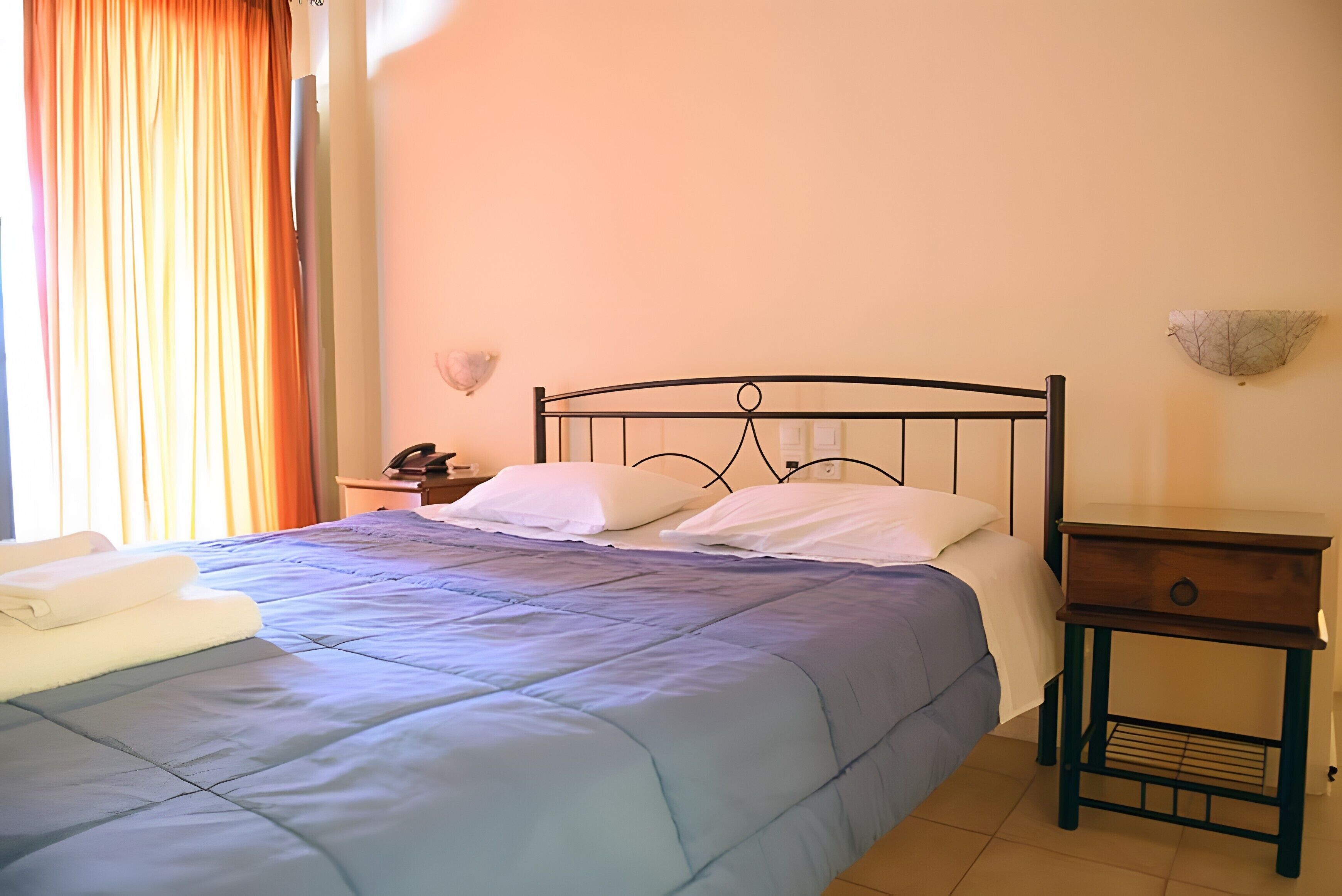 Ferros/tábuas de passar roupa, Wi-Fi, roupa de cama