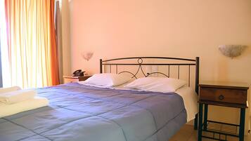 Ferros/tábuas de passar roupa, Wi-Fi, roupa de cama