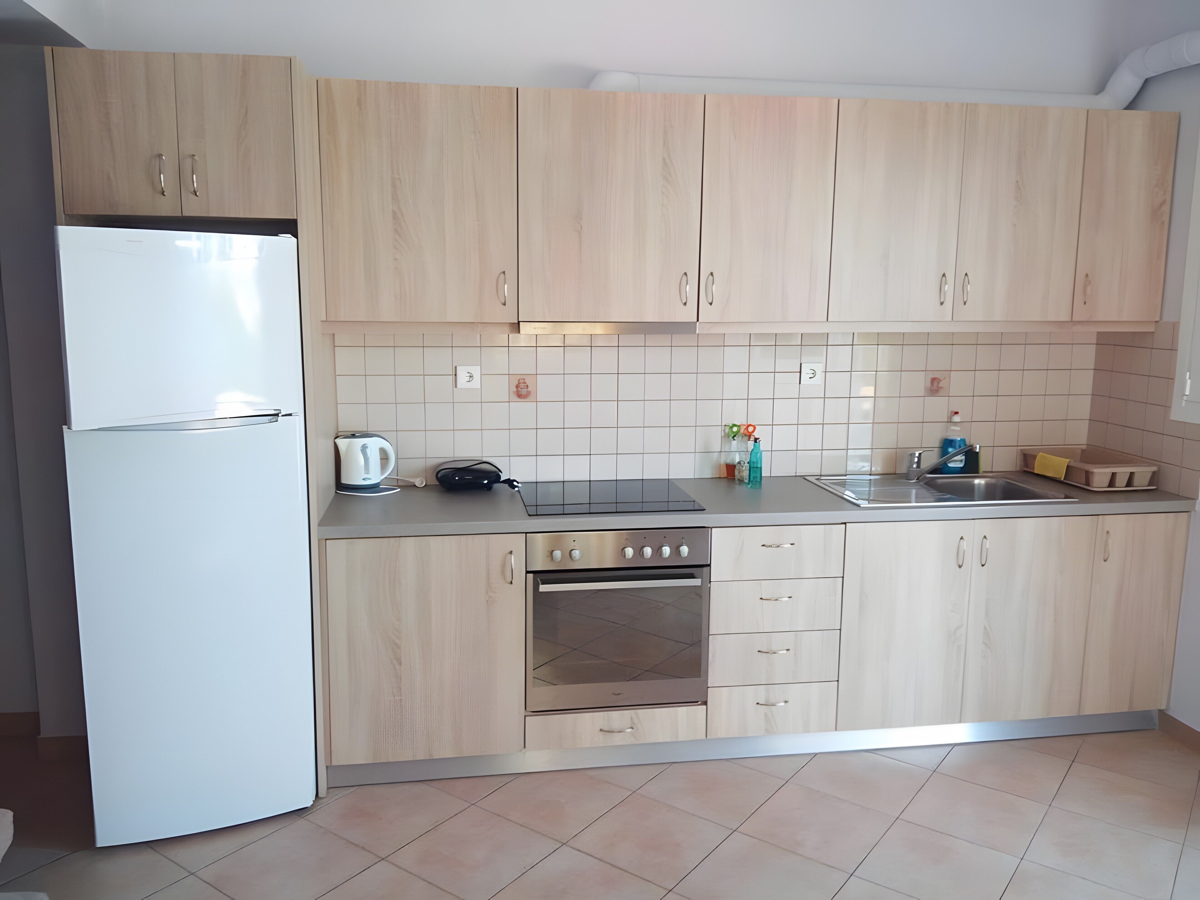 Geladeira, fogão, cooktop, cafeteira/chaleira