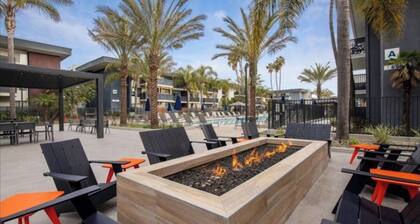 Pool, Jacuzzi, AC, Gym, Parking, Pickleball Courts