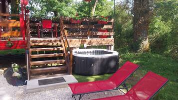 Bain à remous extérieur