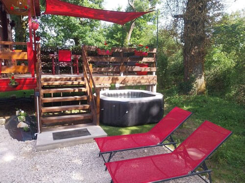 La Libellule,  roulotte avec spa privé en campagne