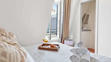 1 Schlafzimmer, Schreibtisch, Bügeleisen/Bügelbrett, Reisekinderbett