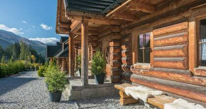 Holiday Home With a Terrace and Mountain Views