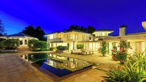 Pool - Frank Lloyd Wright-Inspired Healdsburg Estate (Healdsburg)