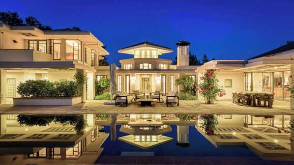 Pool - Frank Lloyd Wright-Inspired Healdsburg Estate (Healdsburg)