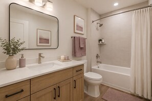 Bathroom - The Cendry Hotel (Toronto)