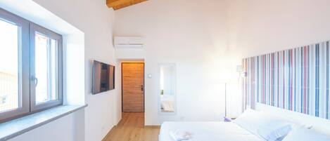 WiFi, bed sheets
