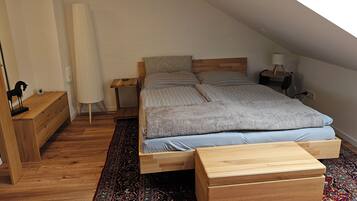 WiFi, bed sheets