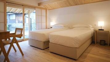 Iron/ironing board, WiFi, bed sheets
