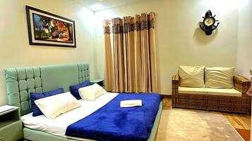 Deluxe Room | Iron/ironing board, free WiFi, bed sheets, wheelchair access