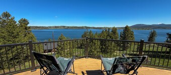 Cozy log home retreat above Georgetown Lake. World-class skiing, fishing, hiking & kayaking minutes away. Room for 8, The Grizzly Den is great for families! Sweeping mountain & lake views from the deck and firepit. Your Montana basecamp awaits.